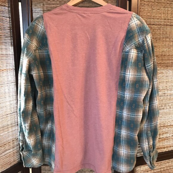 Reworked Flannel Tee, Size S-M: Upcycled Oversized Graphic T-Shirt Remake - Picture 8 of 9